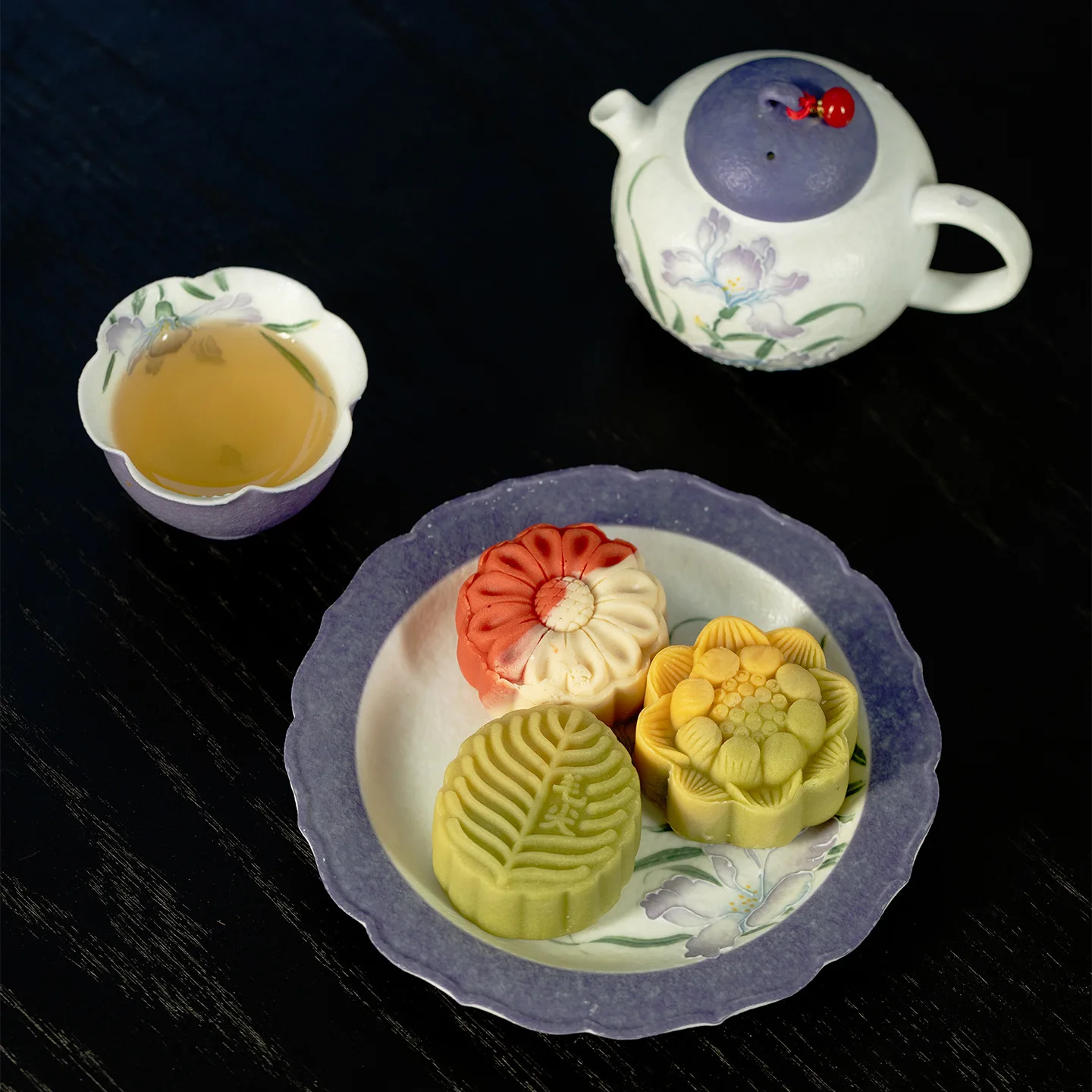 Purple Iris Hand drawn Teaware Sets Home Kung Fu Tea Teaware Teapot/Tea Tureen/Plates/Teacups/Tea Strainers