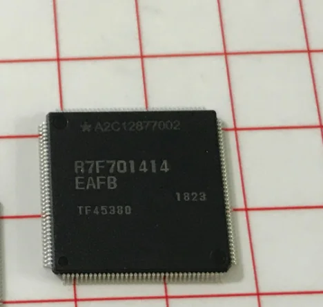 5PCS R7F701414EAFB  R7F701414  QFP  IC CHIP