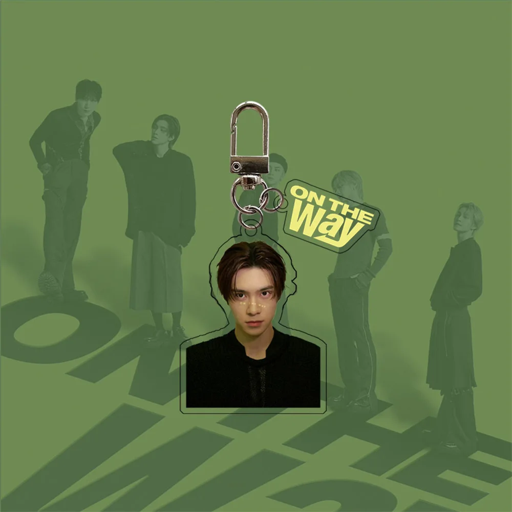 2pcs/Set Kpop Album ON THE Way Keychain Figure Printing Double Sides Acrylic Pendant Accessoris WINWIN TEN YangYang Fans Gift