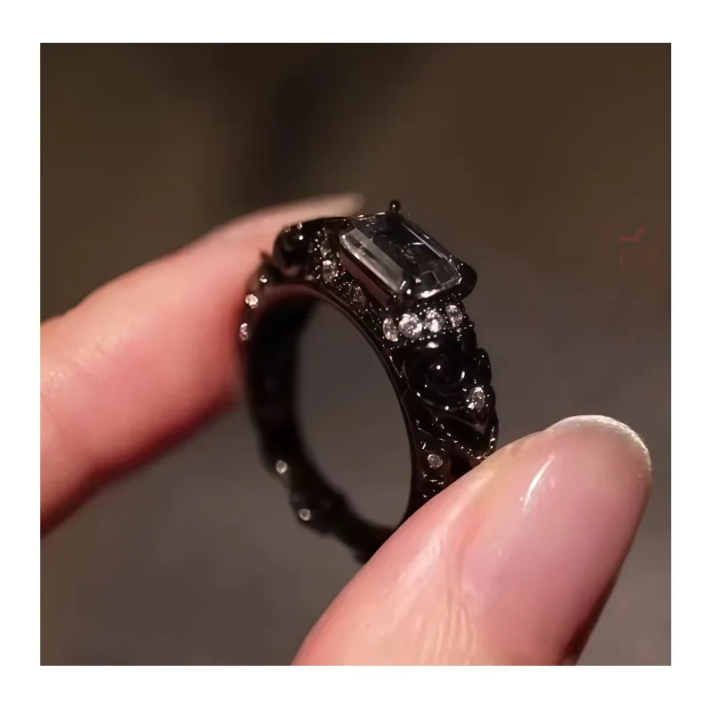 

[Dark Night Rose] Dot Diamond Sugar Cube Ring Retro Personality Niche Sweet Cool Style Exquisite Light Luxury Commuter Ring