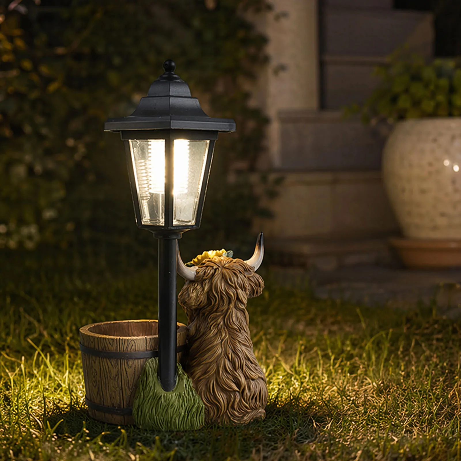 Highland Cow Solar Lantern Planter with Solar Lamp Resin Highlands Cows Decor for Patio Yard Lawn Balcony Grandma Mom Gifts