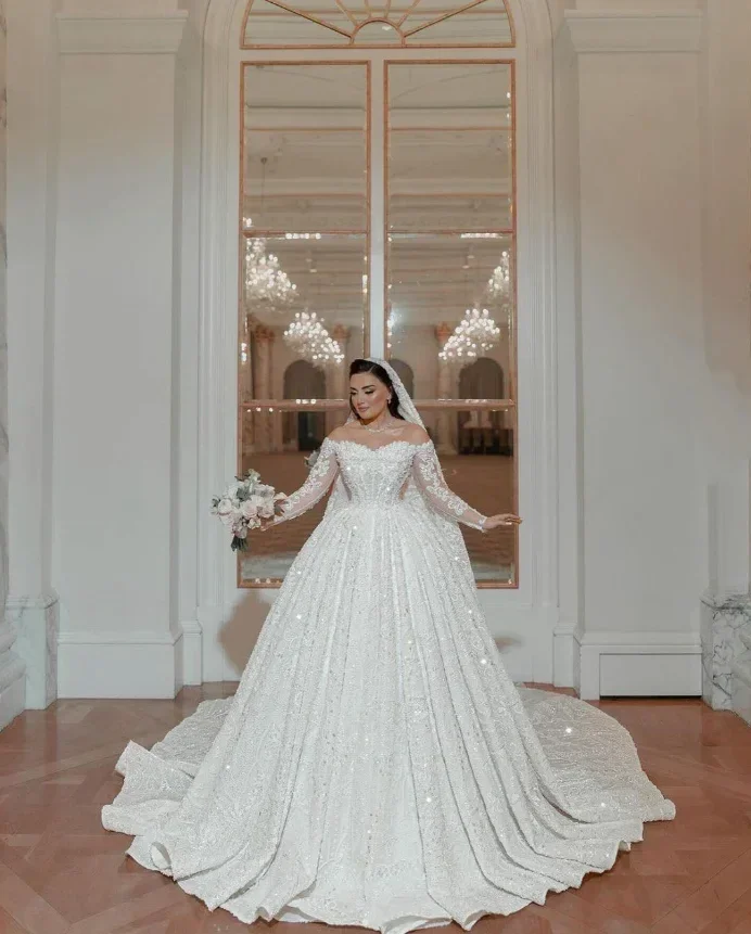 Flavinke カスタマイズされたエレガントな白の女性の A ラインストラップレスのウェディングドレススパンコールレースアップリケブライダルドレス Vestidos デノビア