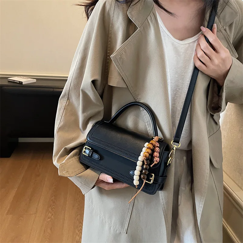 1PCS Crossbody Shoulder Bag PU Material Crossbody Shoulder Bag Metal Buckle Decor PU Crossbody Shoulder Bag Removable Pendant