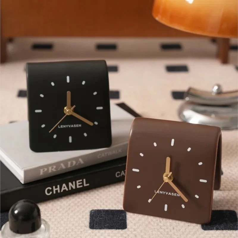 Creative Cream Style Desktop Ceramic Clock Decor Living Room Bedroom Bedside Silent Desk Clock Fashionable Home Decor Desk Clock