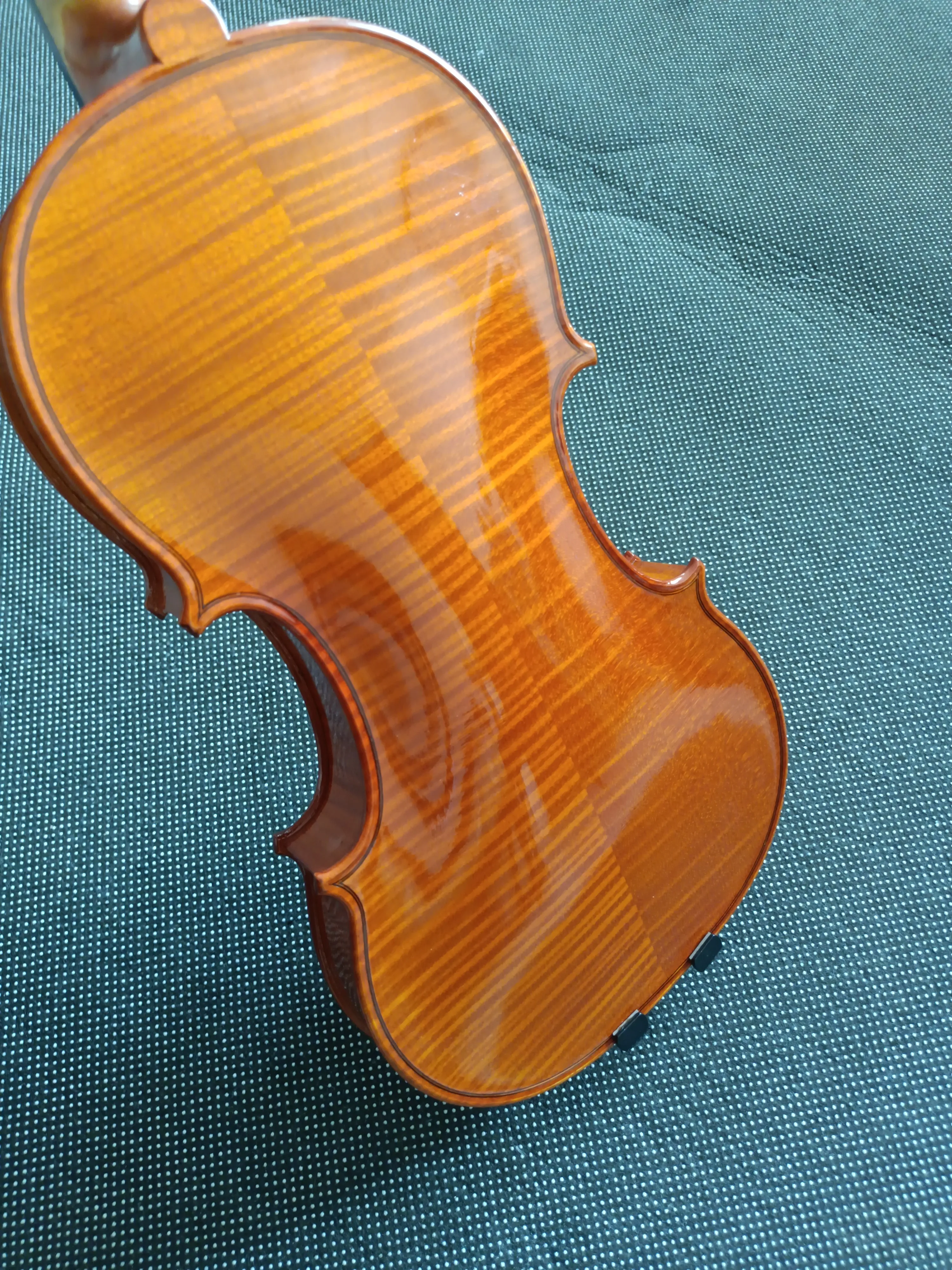 A European violin. 1742 Model beautiful violin, professional performance grade, amber paint