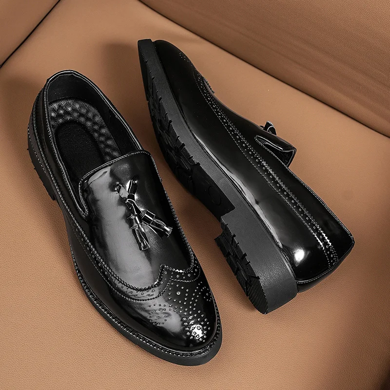 

Men Patent Leather Carving Brogue Loafers Business Wedding Banquet Casual Dress Shoes Classic Gentlemen Leather Shoes Moccasins