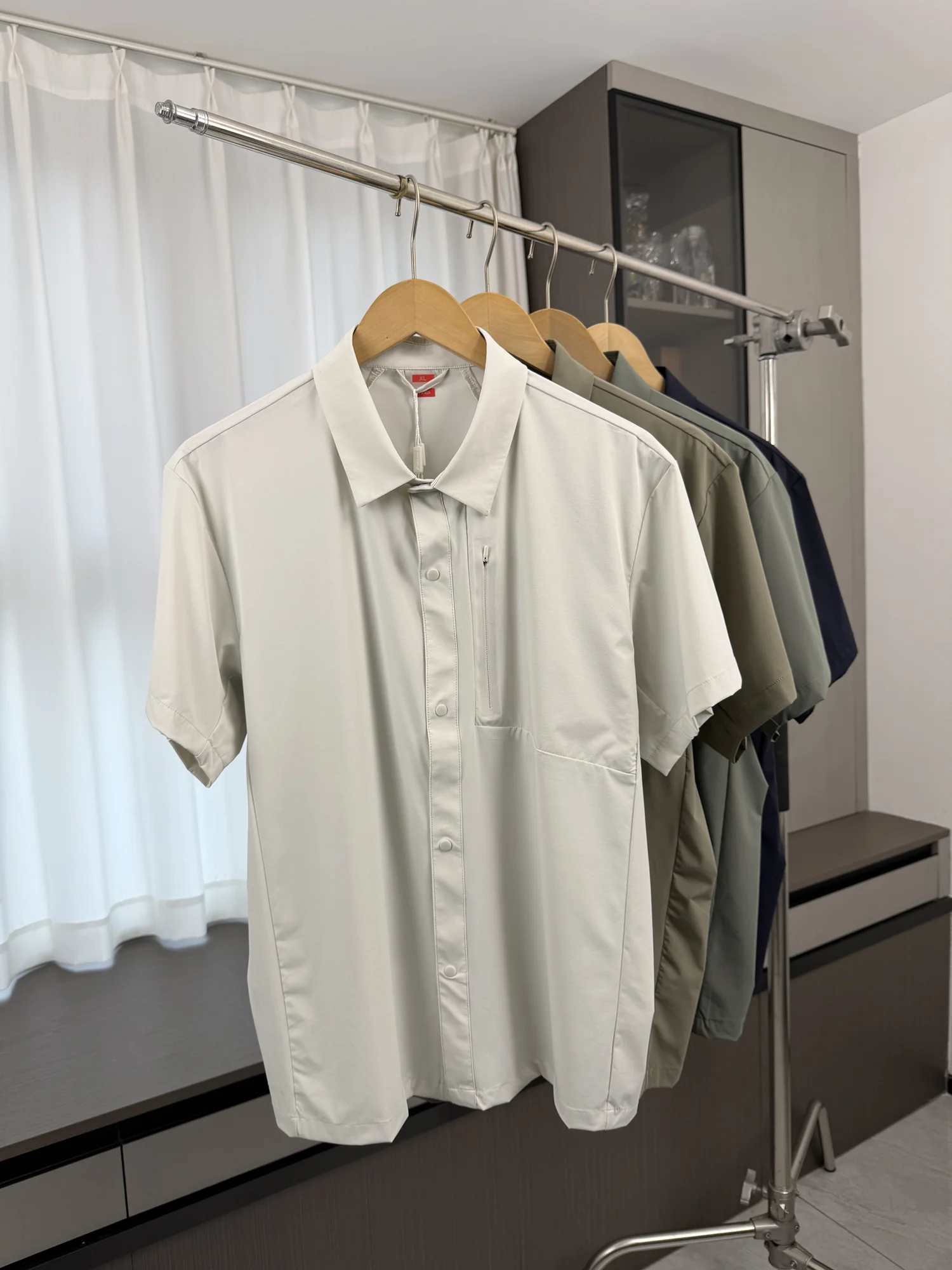 

Commuting Cool Touch Skin-friendly Men's Summer Outdoor Casual Sports Quick-drying Breathable Short-sleeved Shirt