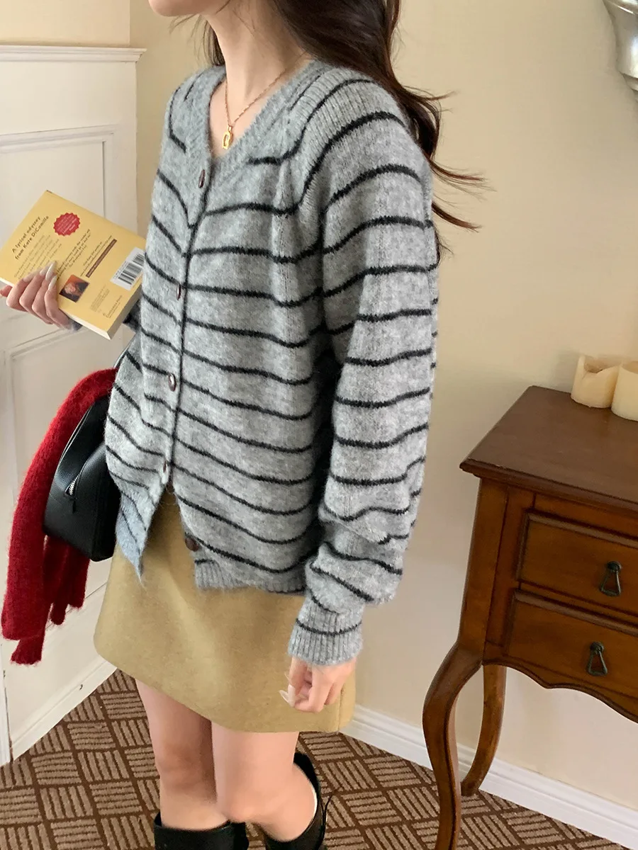 Kardigan Rajut Wanita Kasual Longgar Bergaris Lengan Panjang Model Baru Musim Gugur Nyaman Dipakai