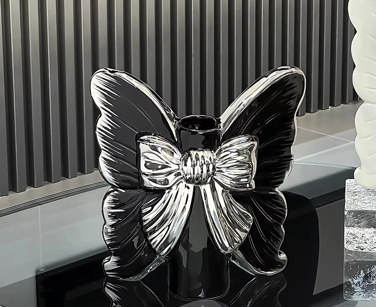 

Creative butterfly ceramic vase ornament light luxury high-end living room flower arrangement home soft decoration jewelry