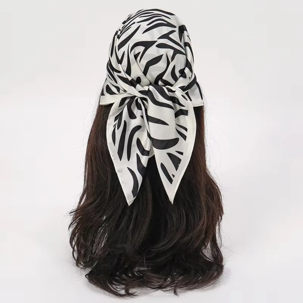 70x70cm Silk Scarf Horse Pattern Silk Material Luxury Headscarf Bag Ribbon Design Handkerchief Style Leopard Print Scarf