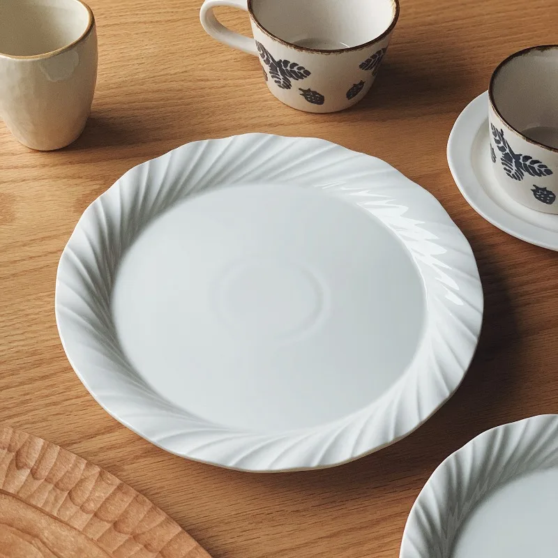 

Ripple size plate, ceramic vegetable plate, salad plate.