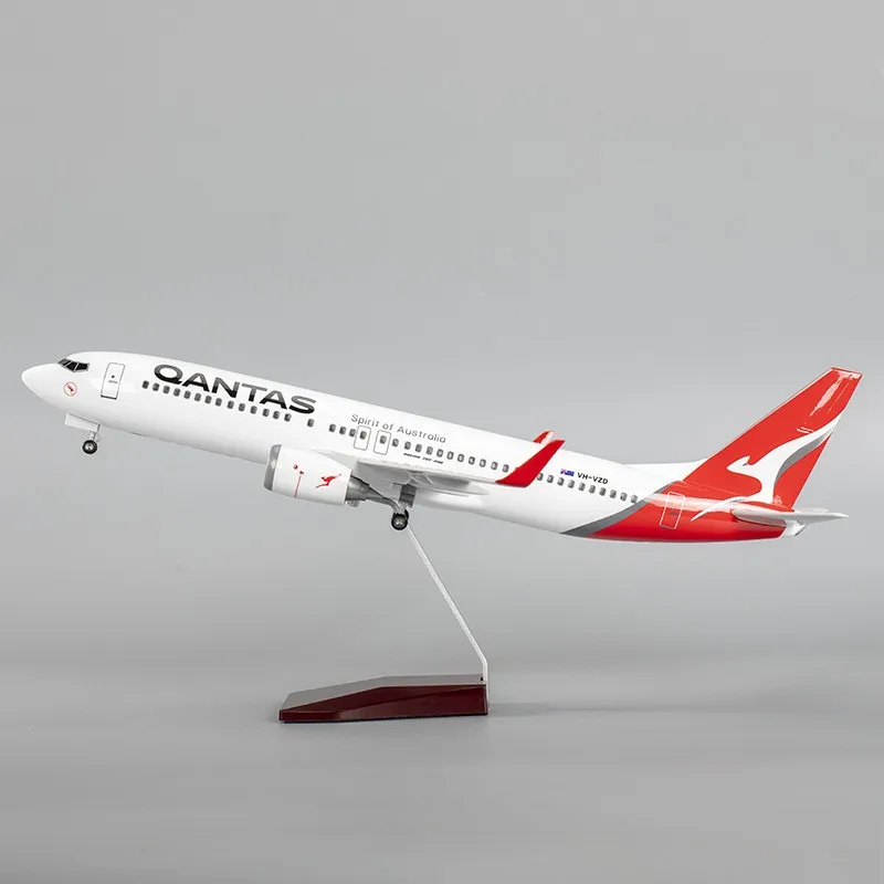 47cm Qantas Airways B737 Airplane Model Toy Kit Resin Model Plane with Stand And Wheel for Collections Displays or Adult Gift