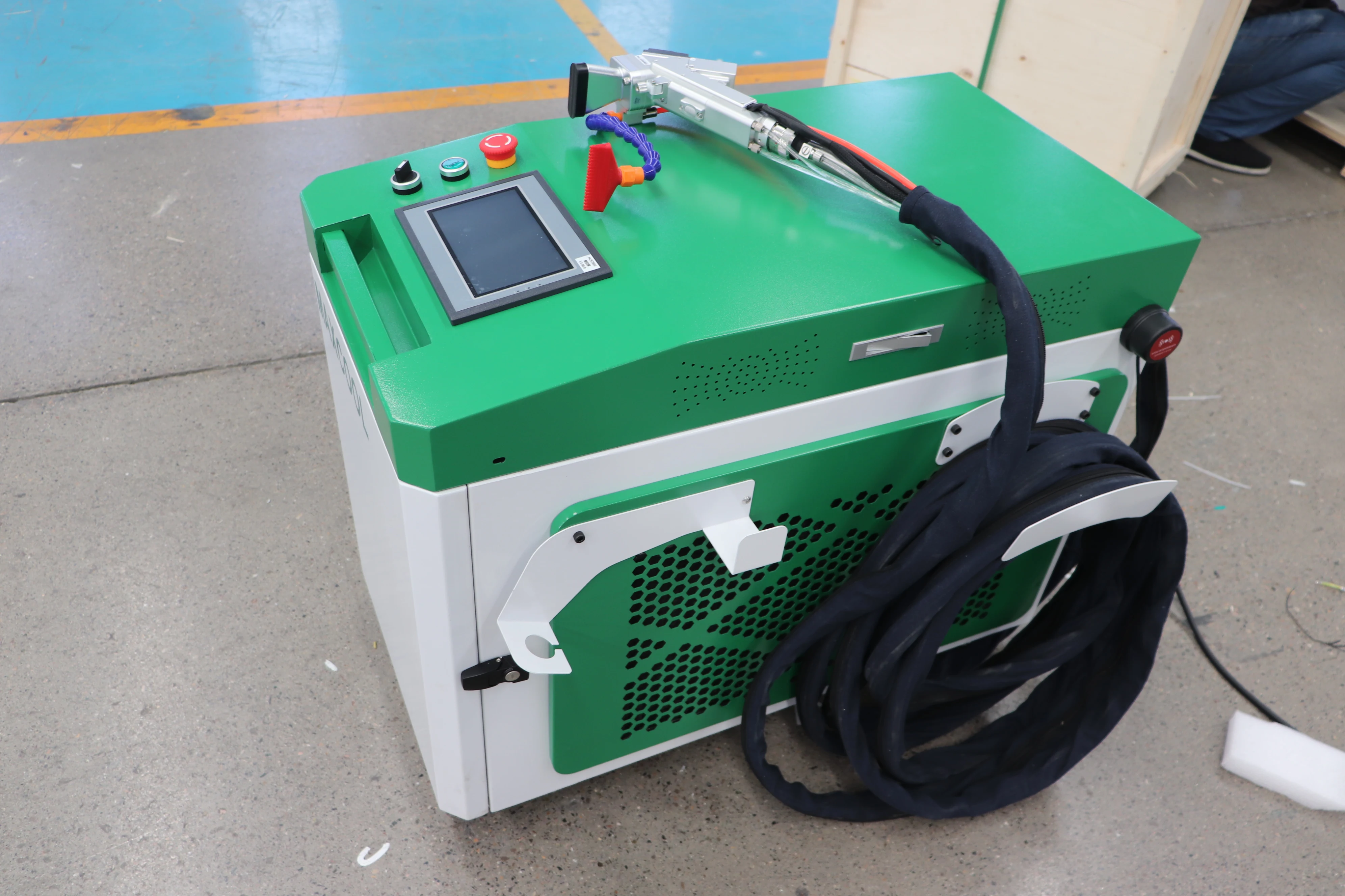 

Handheld Fiber Laser Cleaning Machine Laser Cleaner For Rust Paint Coating Oil Removal Blasting Derusting 1000W 1500W 2000W 3kW