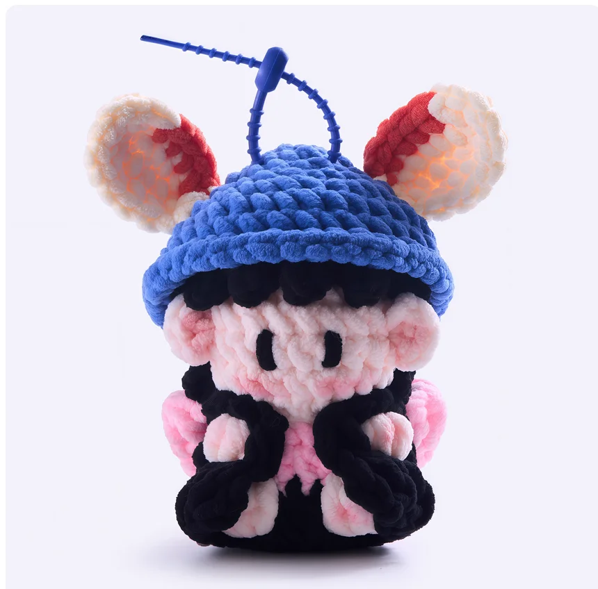Celebrity merchandise, handmade crocheted dolls, concert support materials, and keychains.