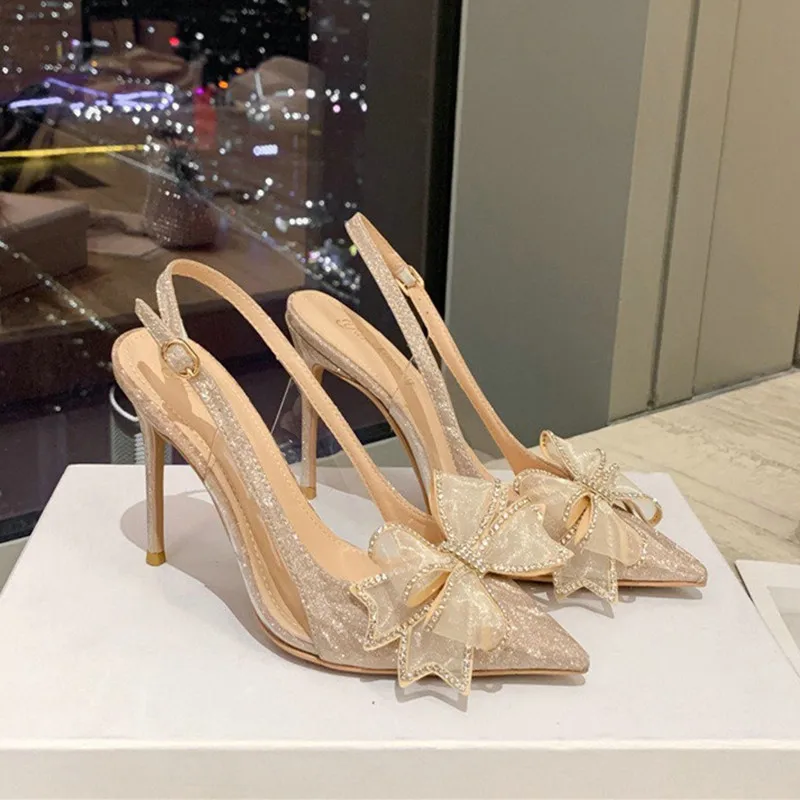 Nuevos zapatos de boda puntiagudos, Material brillante, lazo de diamantes de imitación, cabeza trasera, pegamento de vidrio vacío, Sandalias de tacón alto, zapatos de tacón con flores