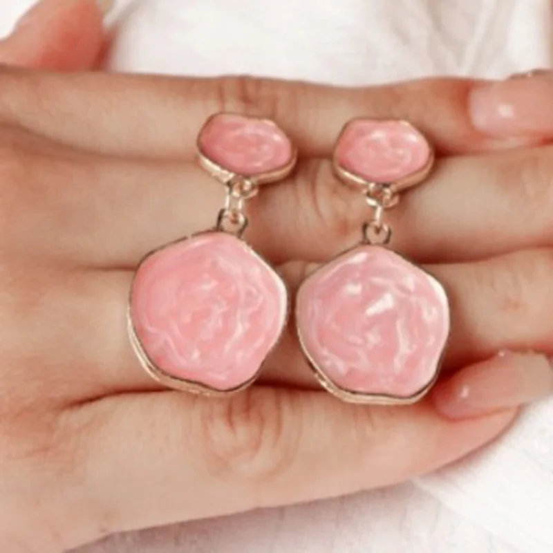 Vintage Elegance Alloy Pearl Pink Drip Oil Pendant Earrings for Women Fashion Accessories Party Charm Jewelry Wedding Gifts