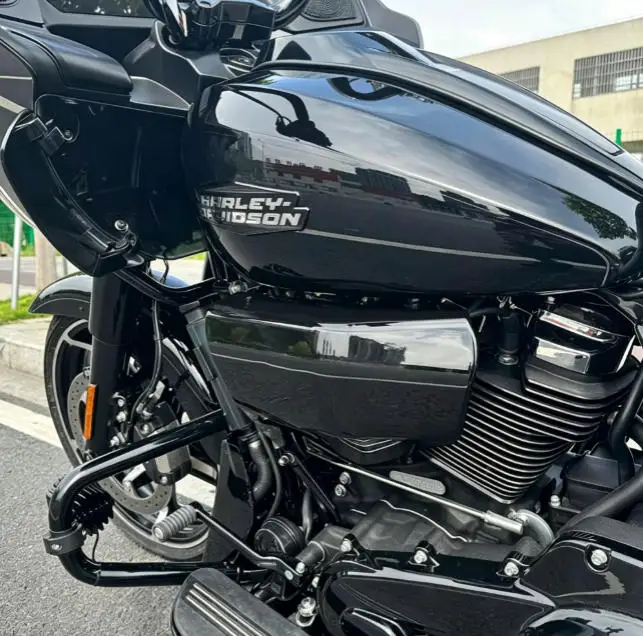 AccessoriesMid-Frame Air Deflector Heat Shield Trim Carbon Fiber Saddle Shields Fit for 2017-up Harley Touring Road/Street Glide