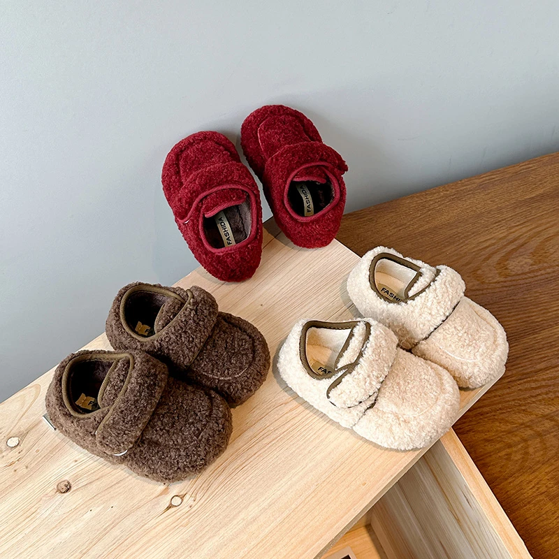 

Повседневная обувь из искусственной овчины для маленьких девочек, новинка 2025 года, зимняя детская обувь на флисовой подкладке на плоской подошве, простая детская школьная повседневная одежда на открытом воздухе