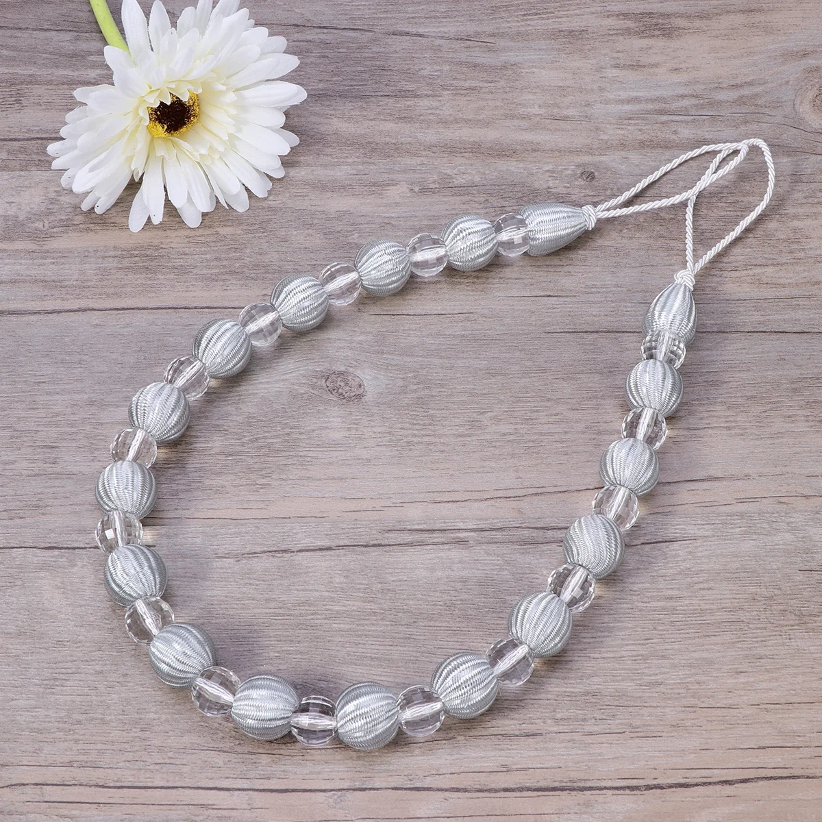 2개 크리스탈 비즈 커튼 타이백 실버 및 화이트 아크릴 드레이프 홀드백 가벼운 및 무거운 커튼용 창문 장식 우아함