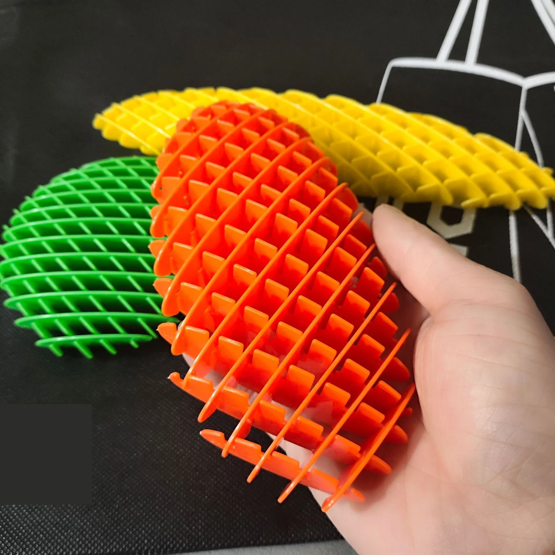 2025 DIY gusano telescópico Fidget juguete malla elástica pelota para aliviar el estrés diversión alivio del estrés para niños y adultos Idea de regalo creativa