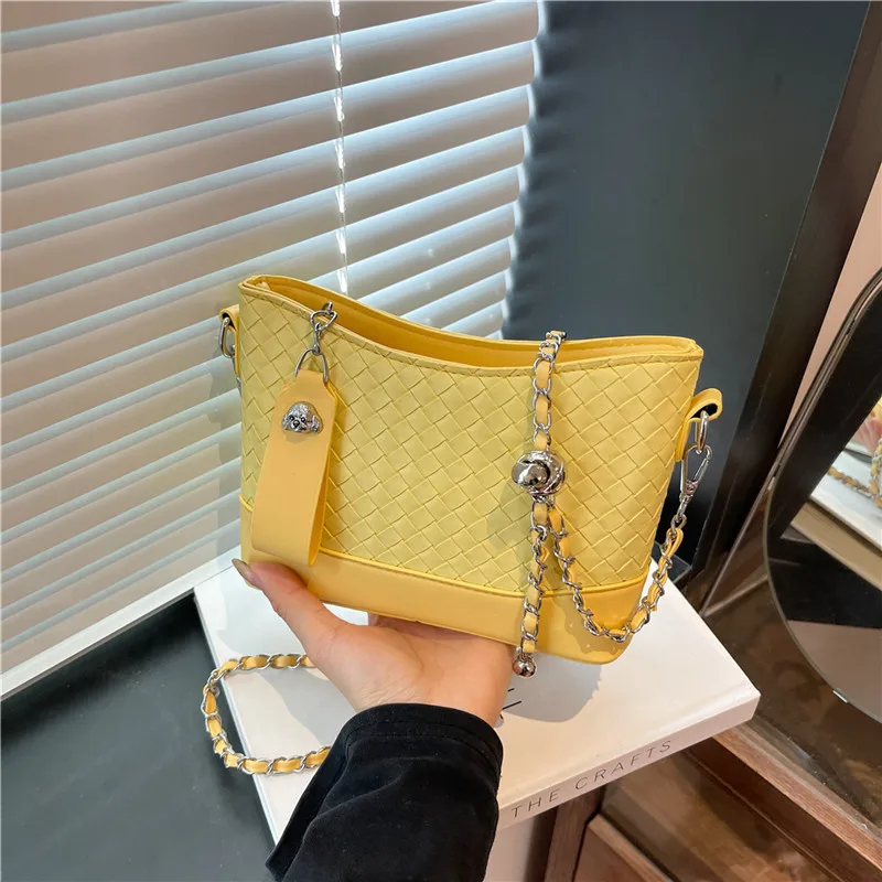 

2025 Trendy Woven Bucket Bag - Stylish Chain Strap Crossbody Purse, Elegant Shoulder Tote for Women, Versatile Work Bag