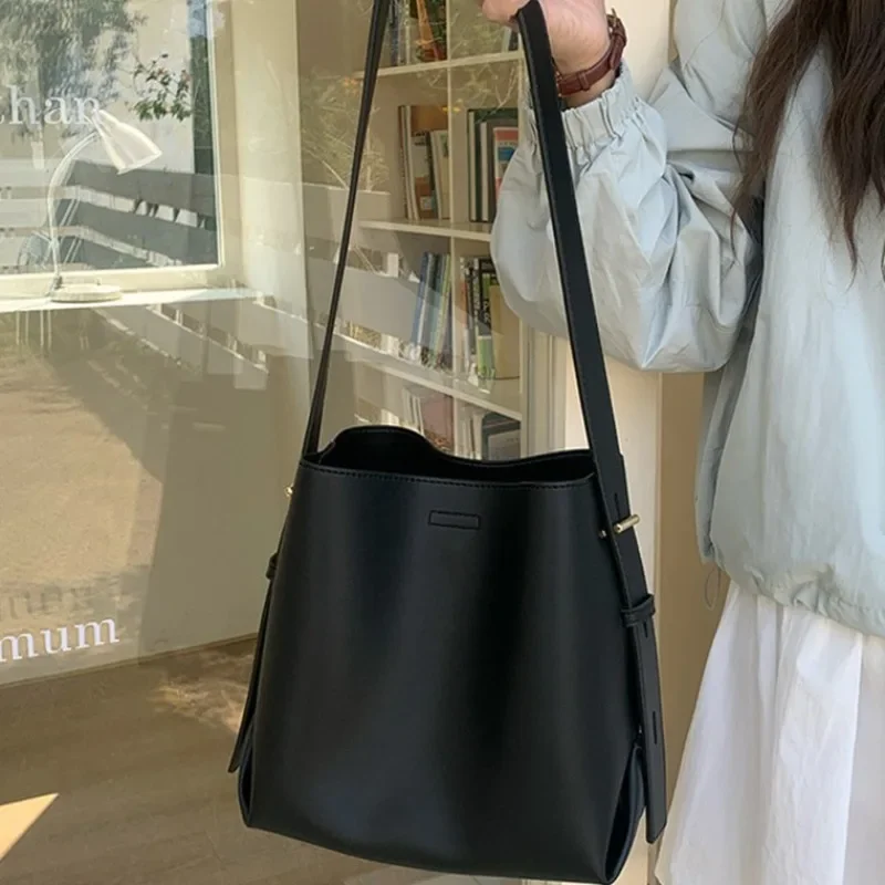 

Women's Luxury Convertible Work Tote Bag Spacious Commute Shoulder Crossbody Handheld Versatile Office Bag with Premium Design