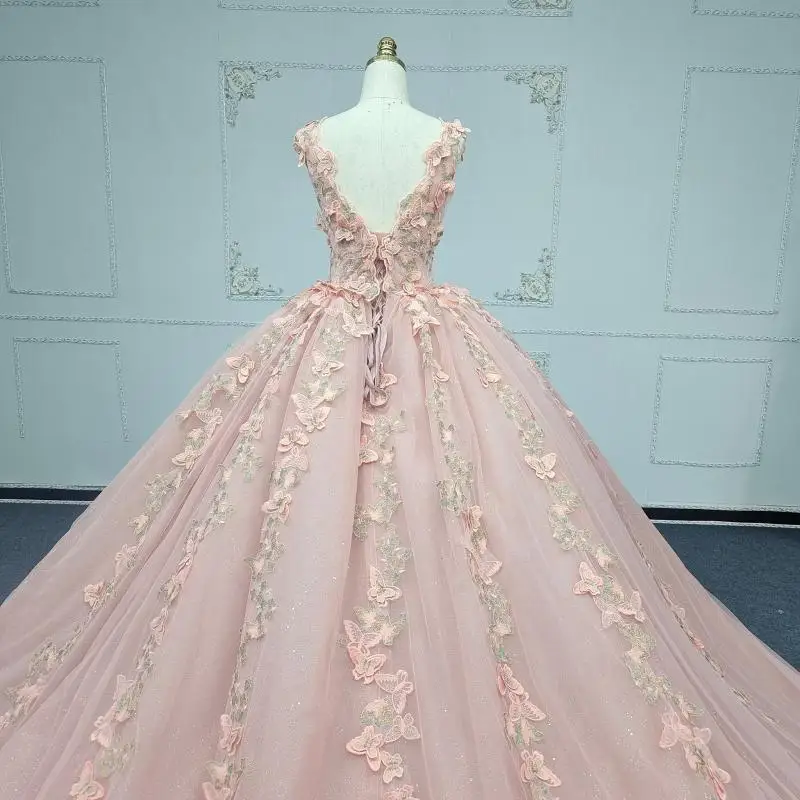 ที่กําหนดเองเงาสีชมพูเข้ม V คอ Quinceanera ชุดผีเสื้อ applique Tull ลูกไม้ผลกําไรในรอบ vestidos de 15 Quinceanera ﻿