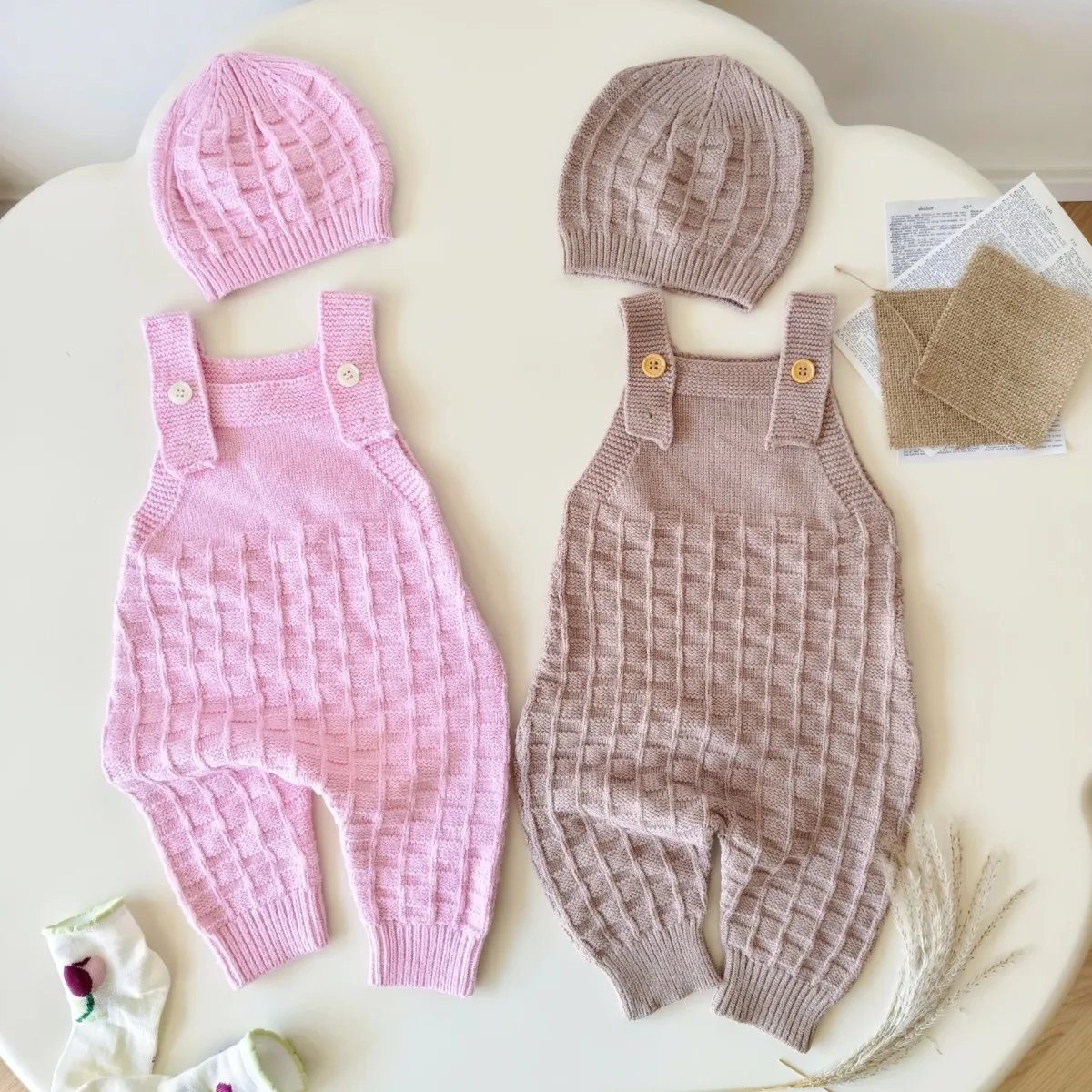 Hot selling autumn and winter season new sweater baby solid color suspender jumpsuit+hat set cute newborn