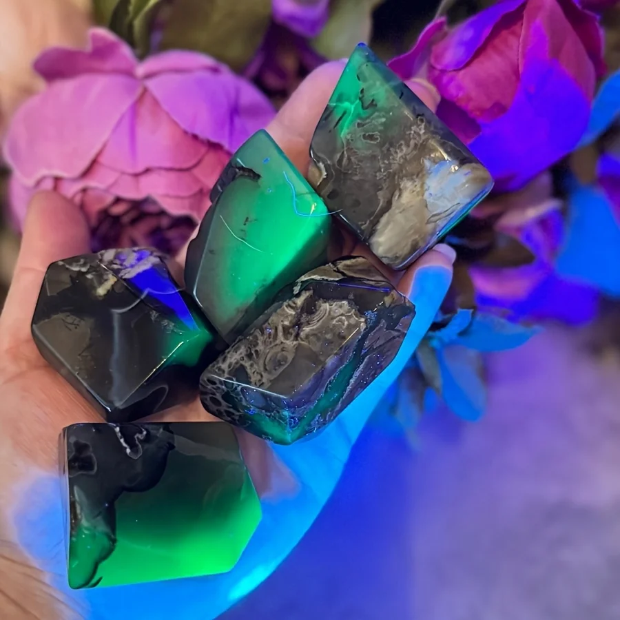 

1pc Natural-like Reactive Green Faux - Reactive, Bohemian Decorative Stone for Jewelry Making, Home Decoration, Halloween