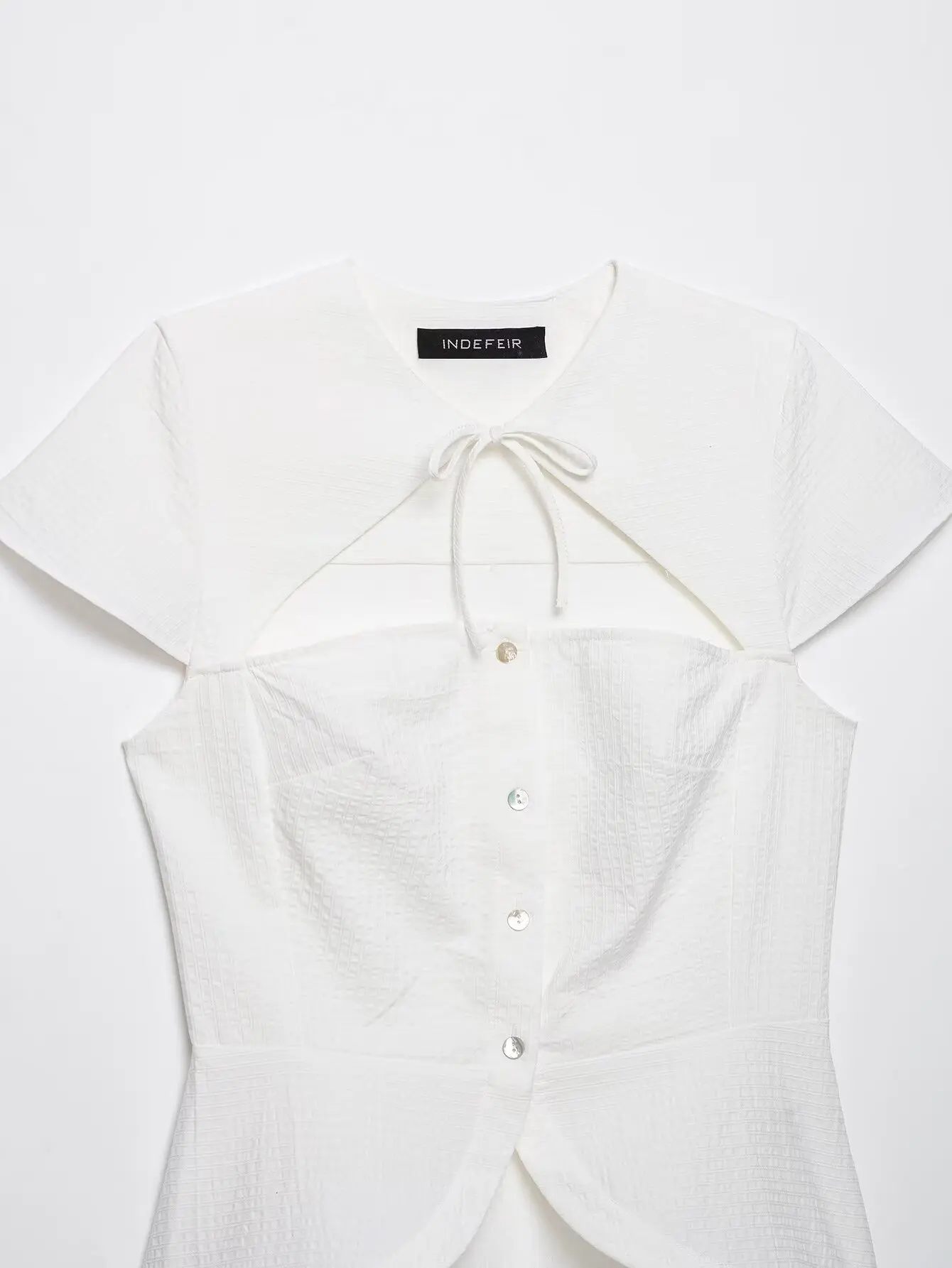 HH Französischer Stil Weiße Bluse mit Ausschnitten und Bindekragen Kurzarm Vorderer Knopfverschluss Schößchen-Oberteil Sommer Picknick Resort & Strand Büro-Outfit – Detail 7
