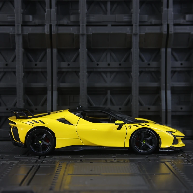 

Bburago 1:24 Simulated Ferrari SF90 XX Stradale alloy car model rich in details, finely crafted, and of good quality