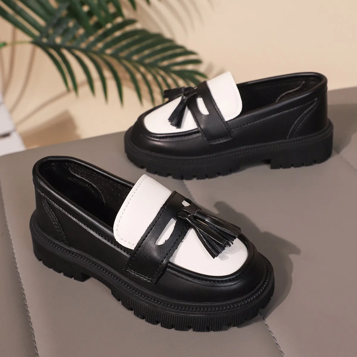 

Kids Princess Shoes with Sweet Tassels Girls Flat Shoes Round Toes Soft Bottom 2025 Autumn New Children Princess Shoes Slip-on