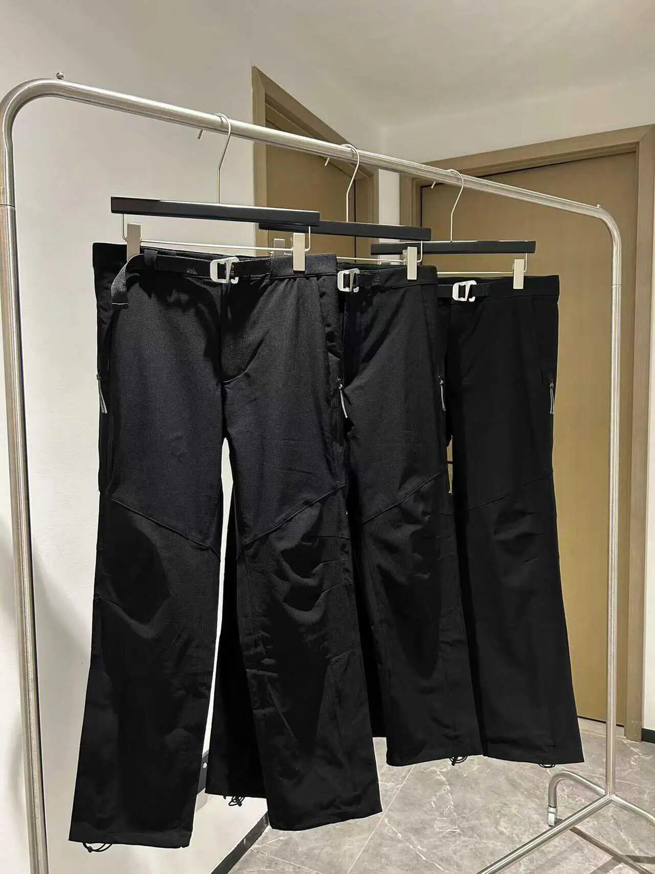 

Water-Resistant Nylon Hiking Trousers Outdoor Sports Long Pants Anti-Tear Zipper Design Mountain Climbing Youth ular Strai...
