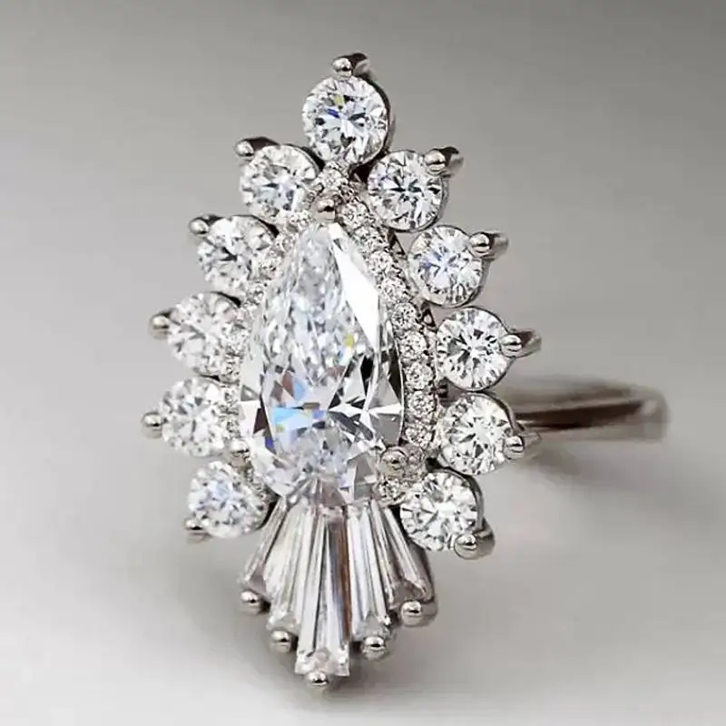 Huitan Damenring mit geometrischem Design, Hochzeit, Verlobung, luxuriöser Damenmode-Accessoires, silberfarben/goldfarben, Schmuck mit CZ