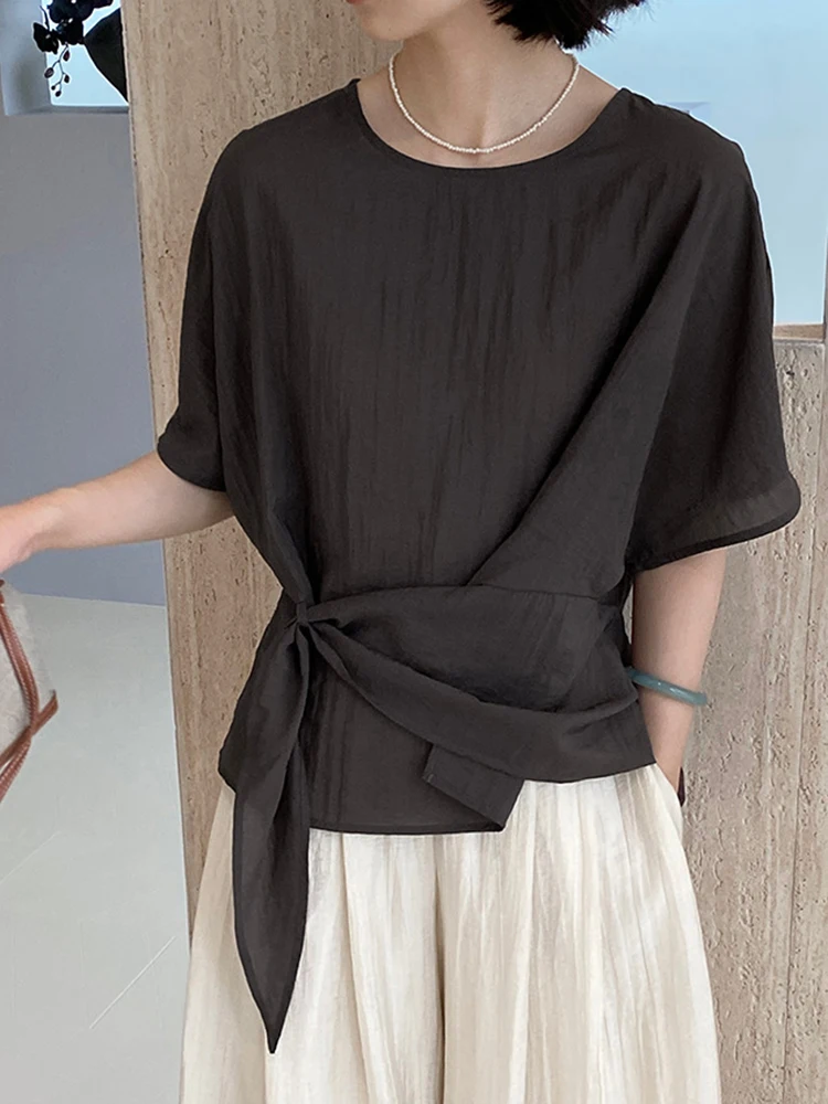 [LANMREM] Bandage Gathered Waist Short Sleeve Shirts Women Round Neck Irregular Design Blouses Sunscreen 2024 Summer New 26D9704