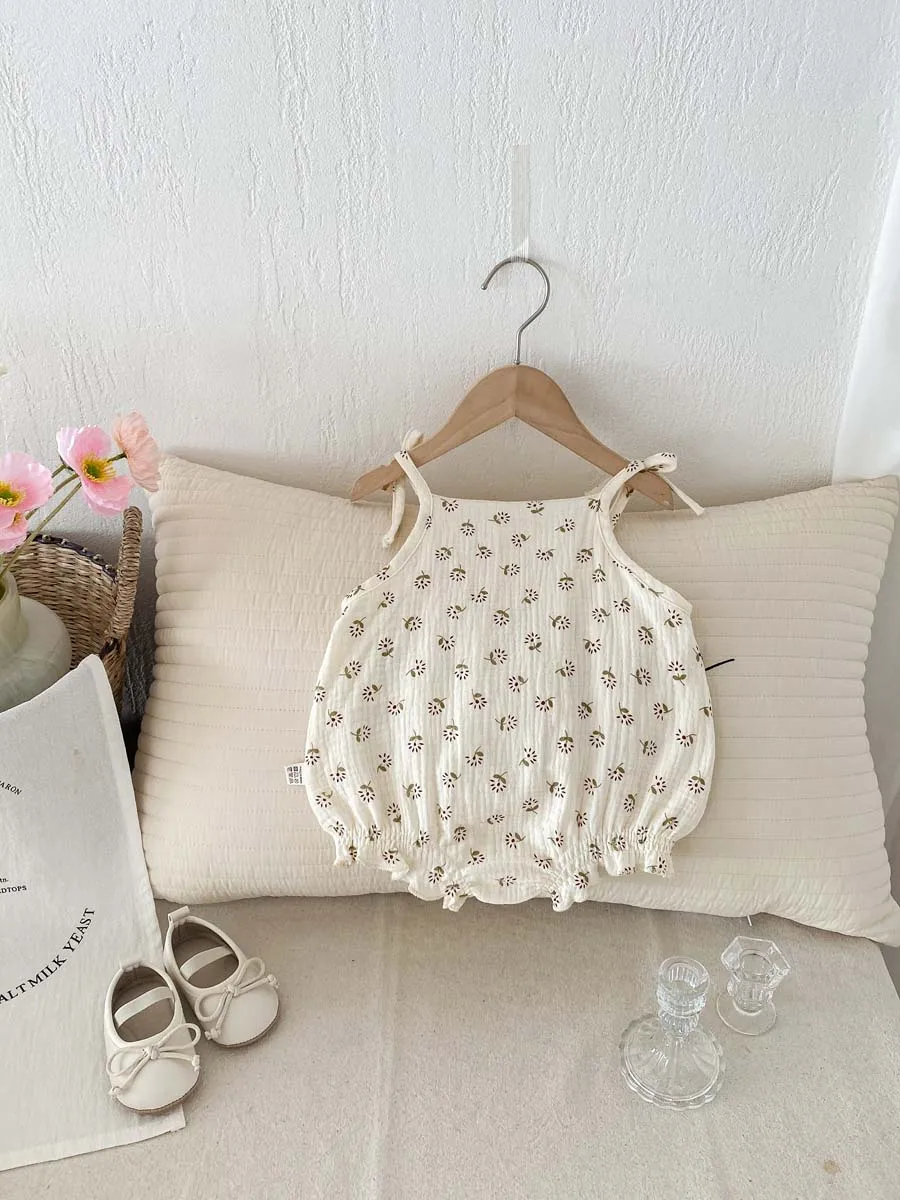 Summer baby clothes Korean thin floral sling bow triangle jumpsuit, sweet and cute baby jumpsuit, suitable for going out