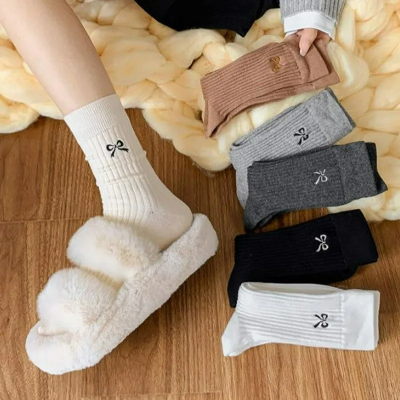 New Boneless Cotton Middle Tube Socks Embroidered Bow Spring Autumn Popular Item Ins Soild Color Casual Ballet Style Women Sock