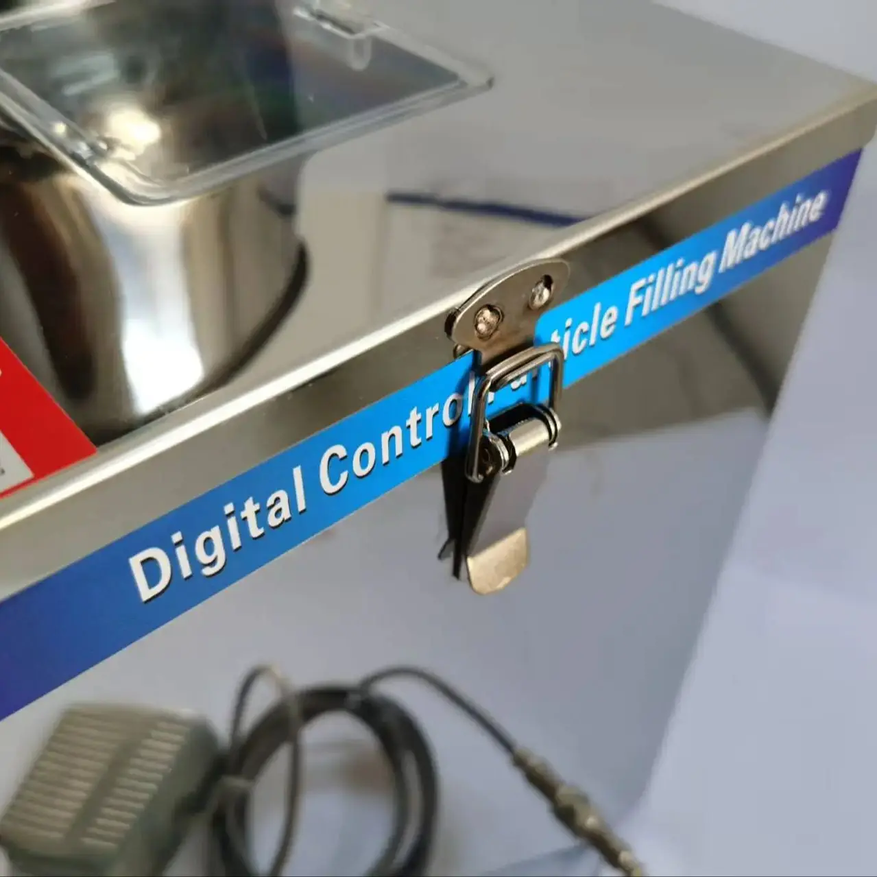 آلة تعبئة ووزن أوراق الشاي، آلة تعبئة أوراق الشاي، آلة تعبئة أوتوماتيكية، مسحوق الجسيمات، جهاز أرفف الشاي الأسود