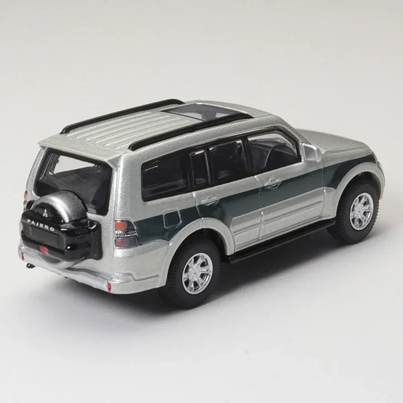 XCarToys 1/64 Mitsubishi Pojero Gen.4 Silver Green  Alloy Diecast Model Car Toy Collection Gift