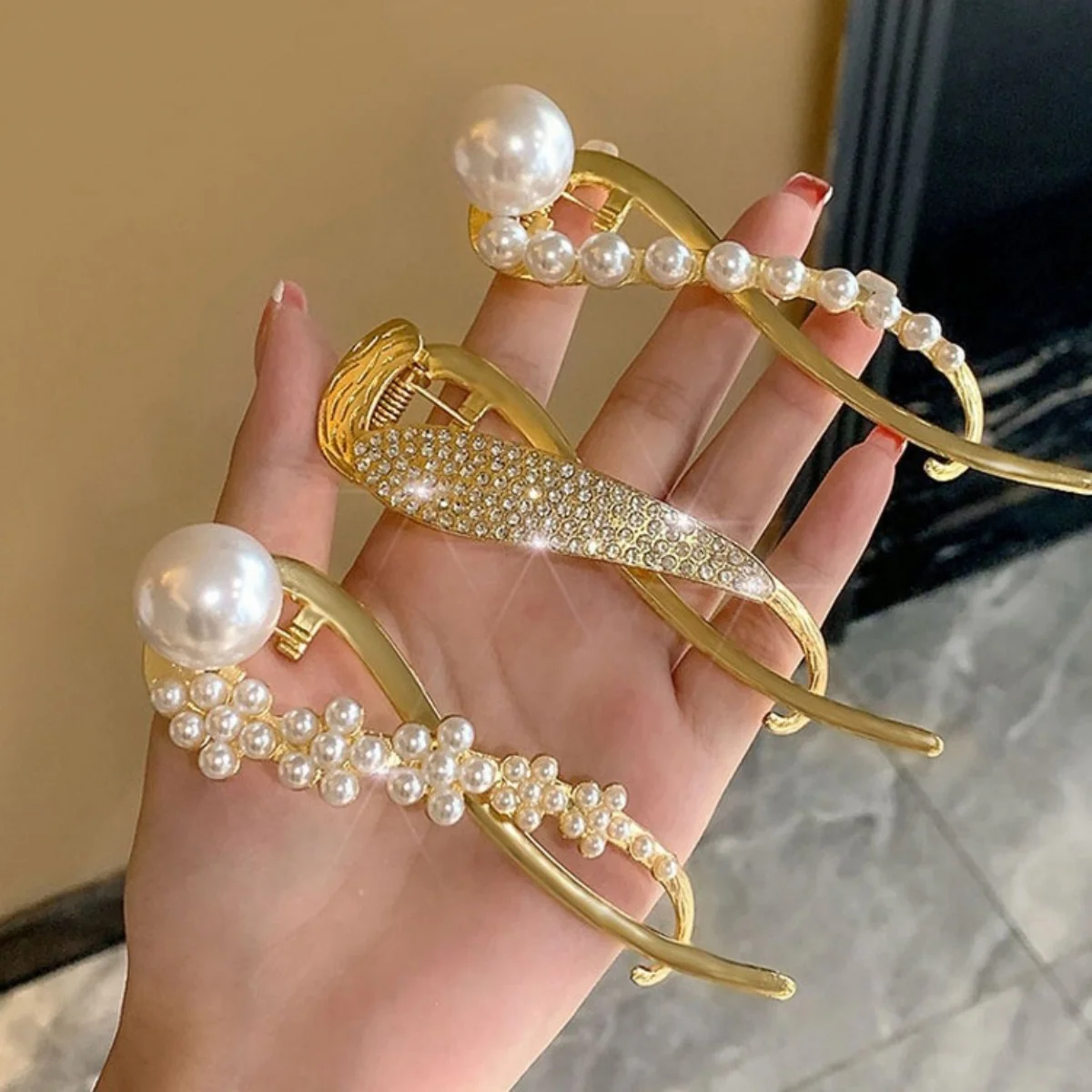 Elegant Glitter Pearl Hair Clip For Women Trendy Twisted Hair Clip Girls Fashion Daily Life Hair Accessory Jewelry Hair Pin