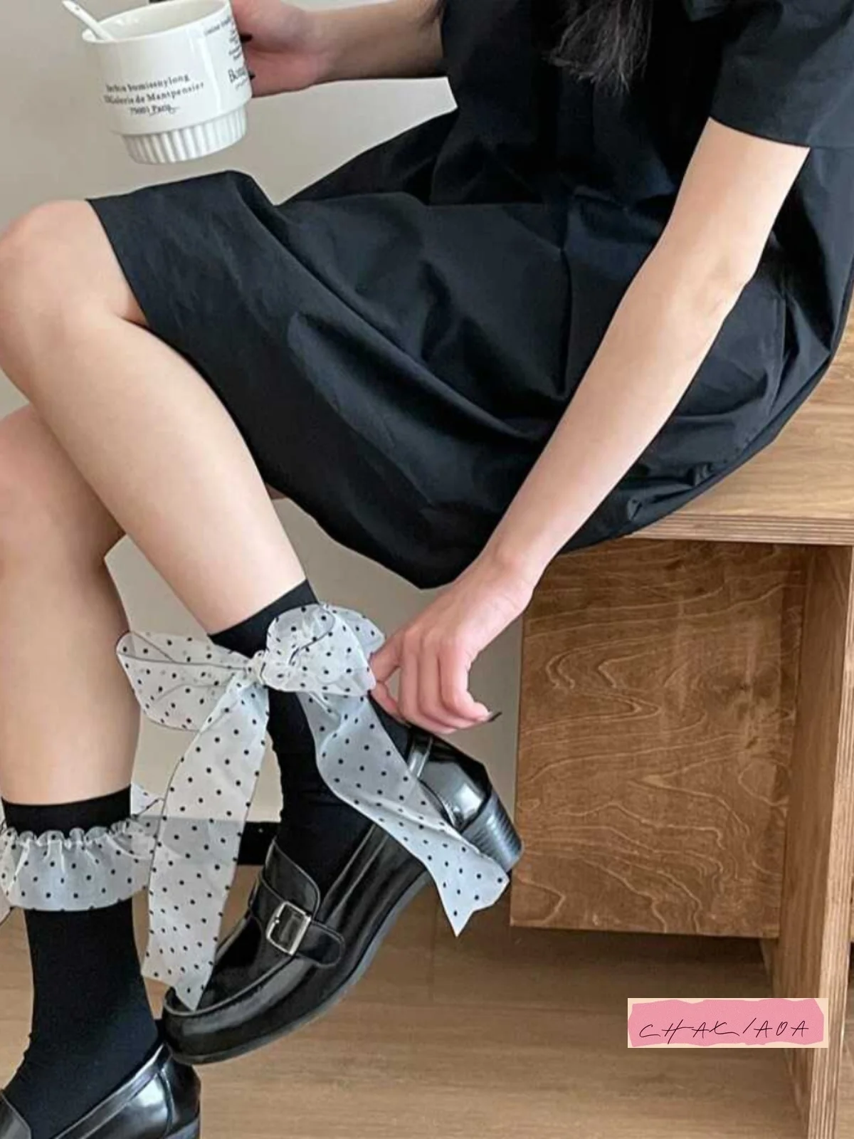 Japońskie słodkie i urocze skarpetki w stylu JK, proste, uniwersalne, z koronką, w kropki, z koronkowym paskiem, lolita, skarpetki do połowy łydki, średniej długości, dla dzieci.