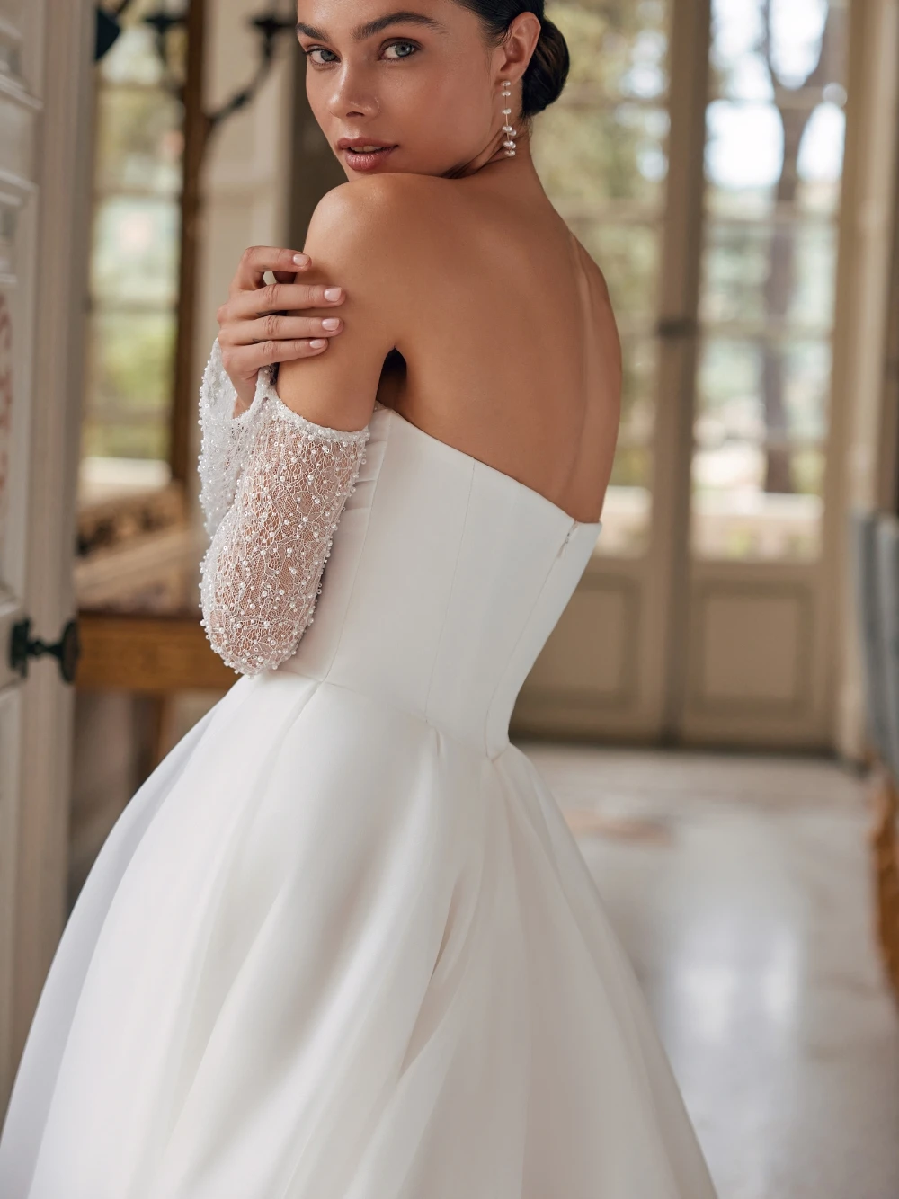 معقدة اللؤلؤ الحبيب الرقبة فستان الزفاف الأميرة خارج على الكتف مخصص ثوب الزفاف رشيقة بريق ملابس نسائية