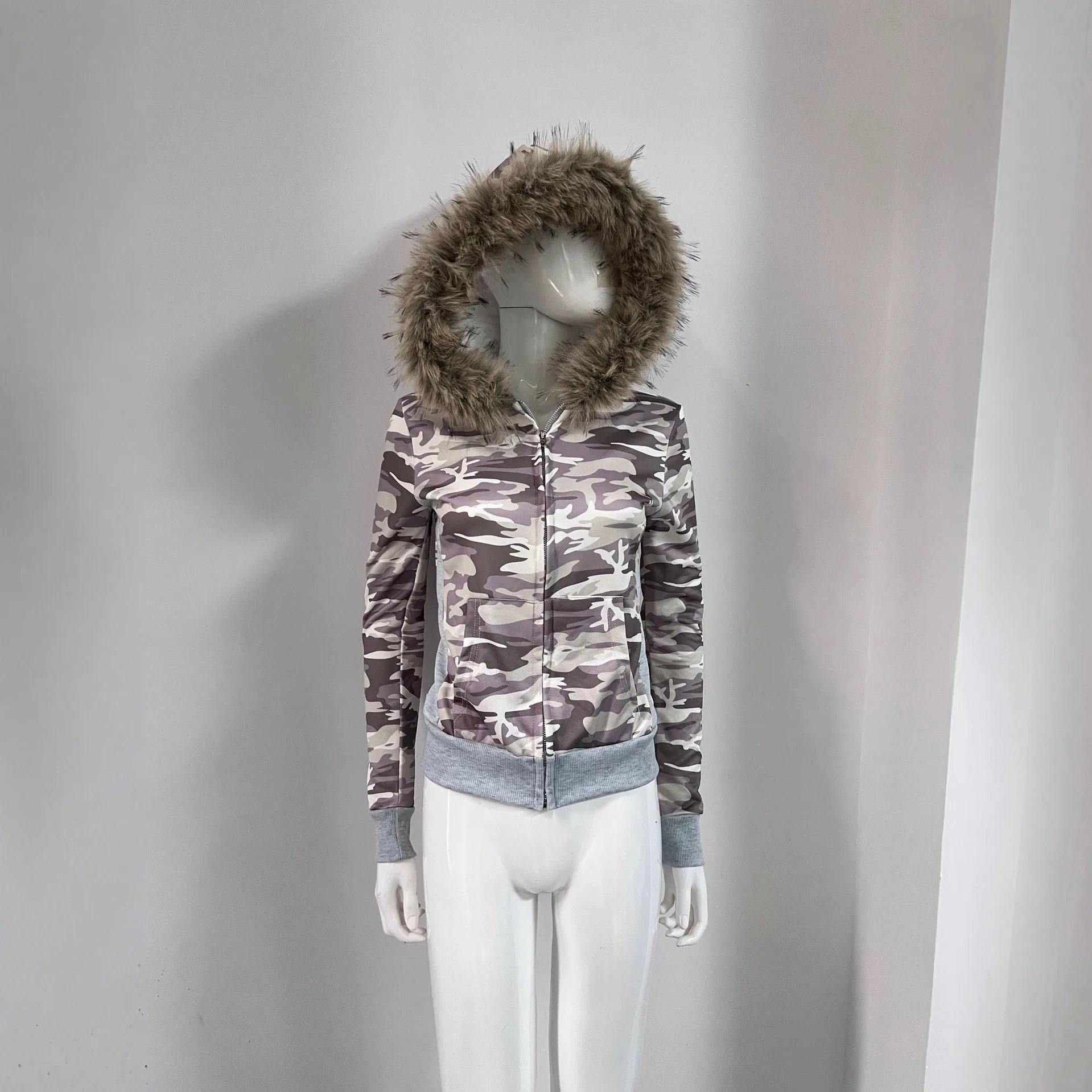 Sweter z kapturem i futrzanym kołnierzem w stylu Y2K, streetwear, vintage, dla młodych, z zamkiem błyskawicznym, personalizowany, moda uliczna, nowy zimowy styl.