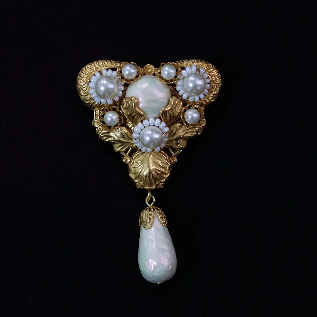 

Heavy pearl Vintage brooch medieval pearl