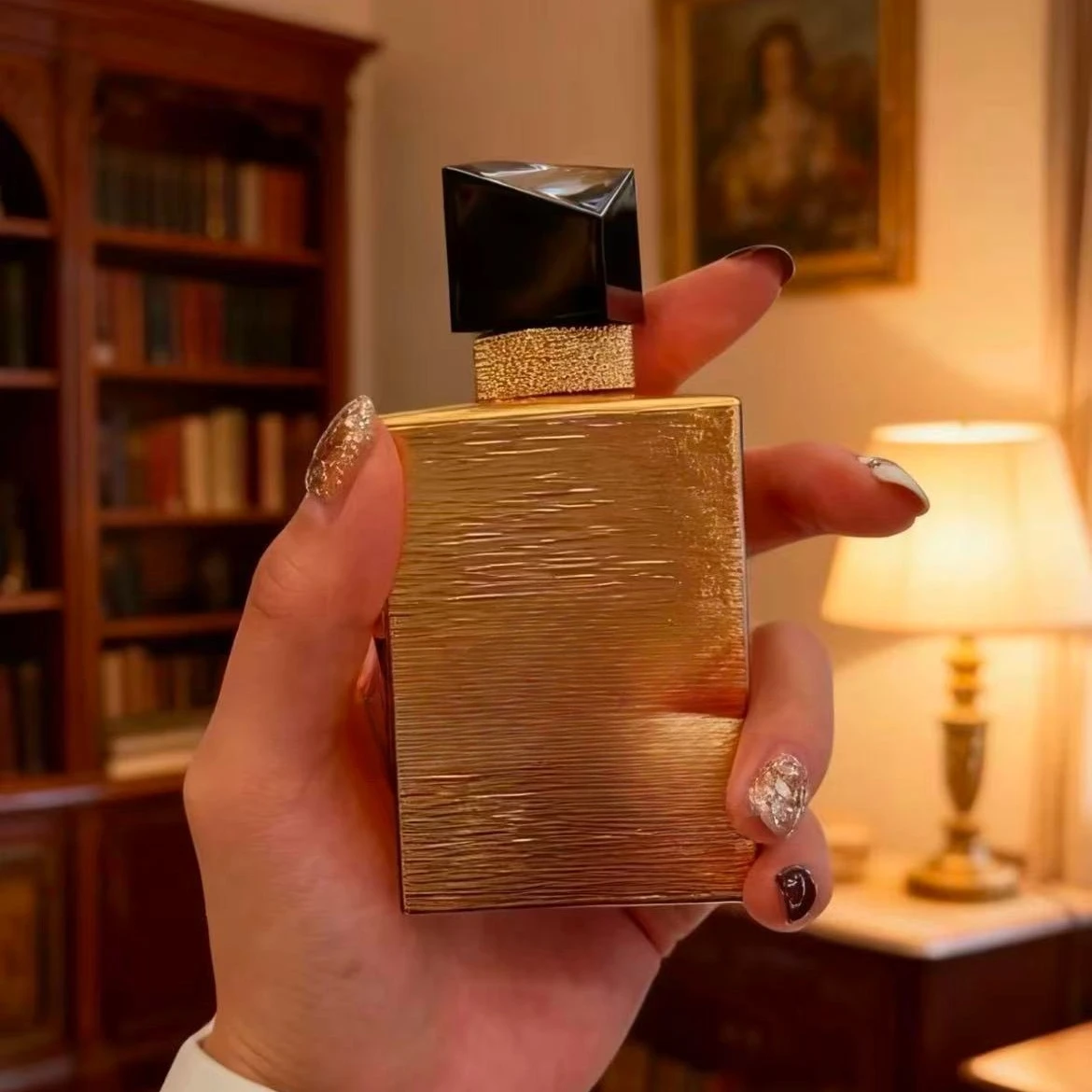 90ml Brand Perfume emits a warm floral fragrance making it a sophisticated choice for gifting personal use elegance confidence