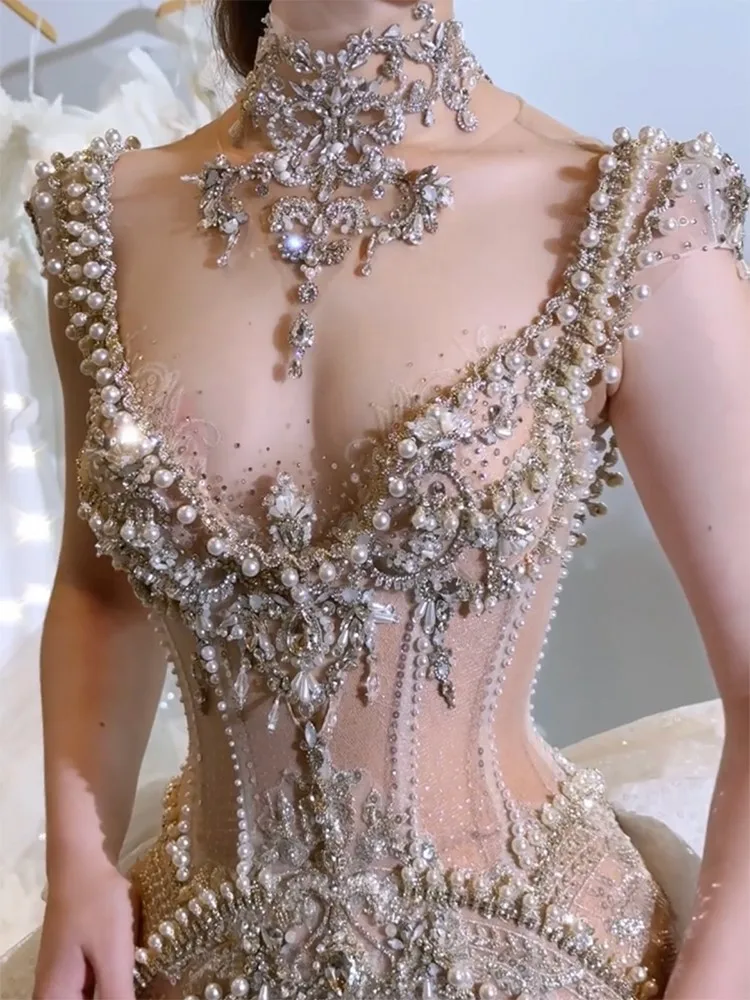 

The bride's wedding dress features a new fishtail main yarn with heavy industry style and rich