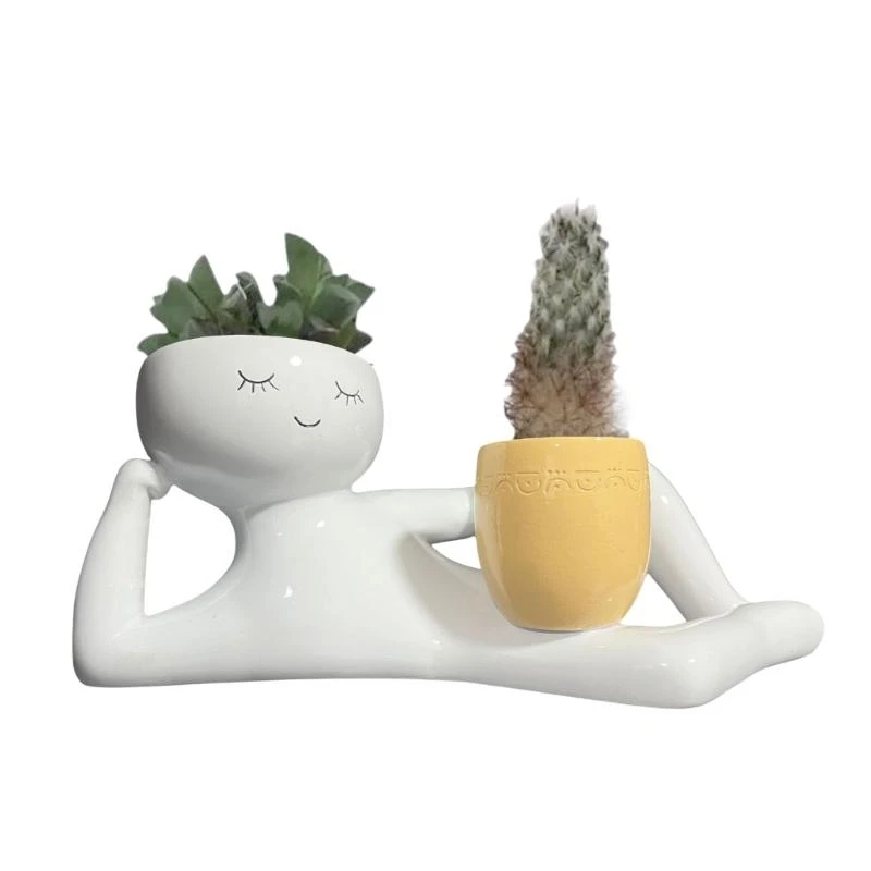 Pessoa relaxante segurando vaso corporal maconha decors resina suculentas engraçadas .y5ga