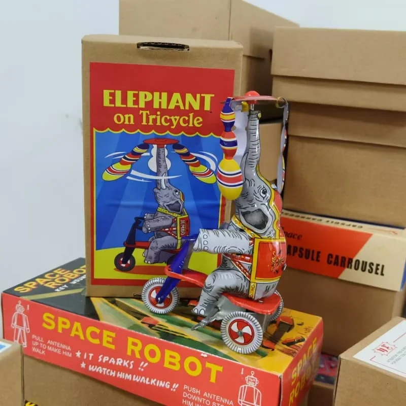 [Funny] Adult Collection Retro Wind up toy Metal Tin circus acrobatics elephant on tricycle Mechanical Clockwork toy figure gift