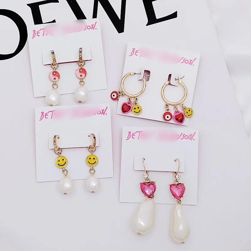 

BJ European and American Sweet Romantic Niche Design Pearl Series Smiley Face Enamel Drip Glaze Design Diamond Colorful Earrings