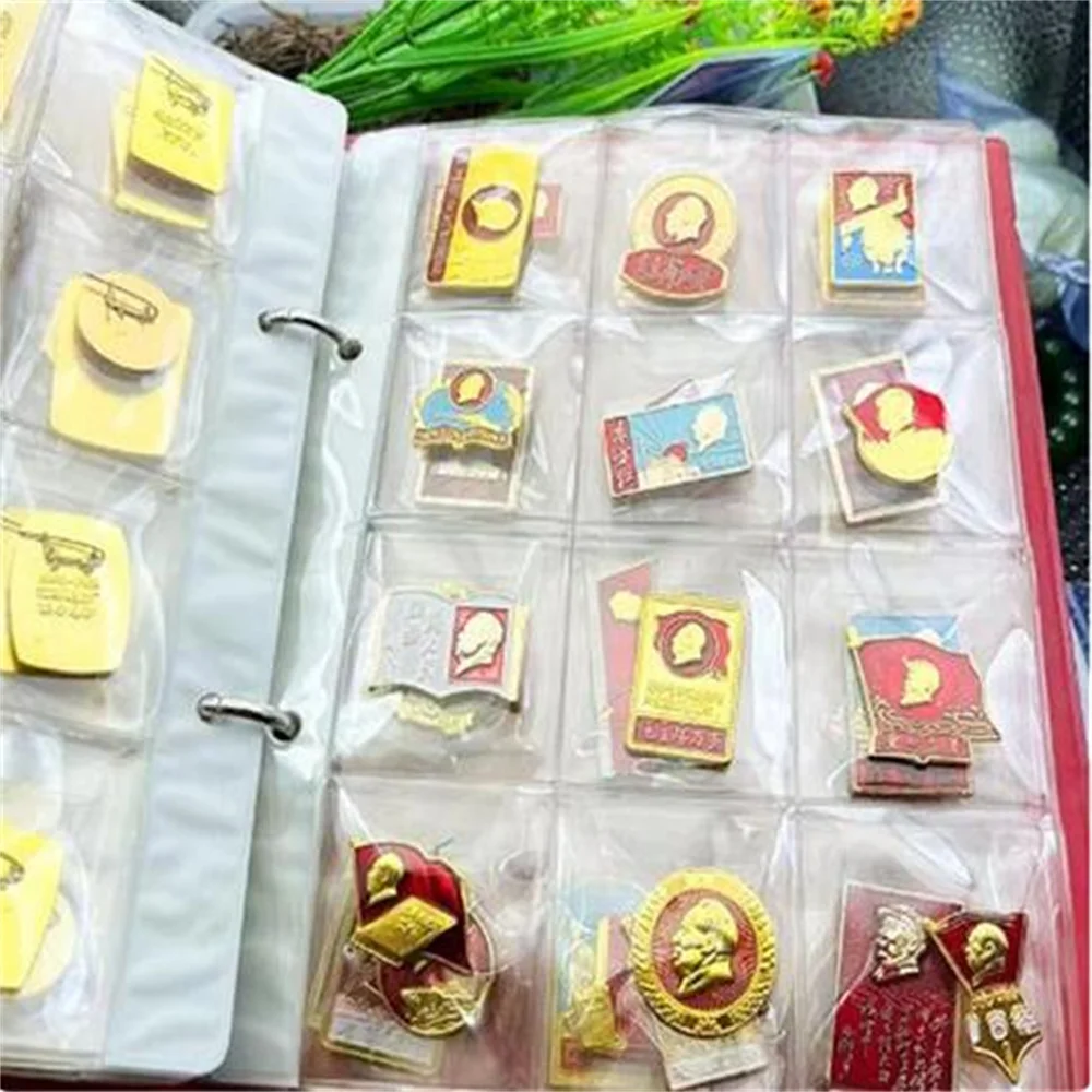 

A set of 120-piece badges, a souvenir of Mao's grandfather and the cultural revolution. The badge contains a red brooch